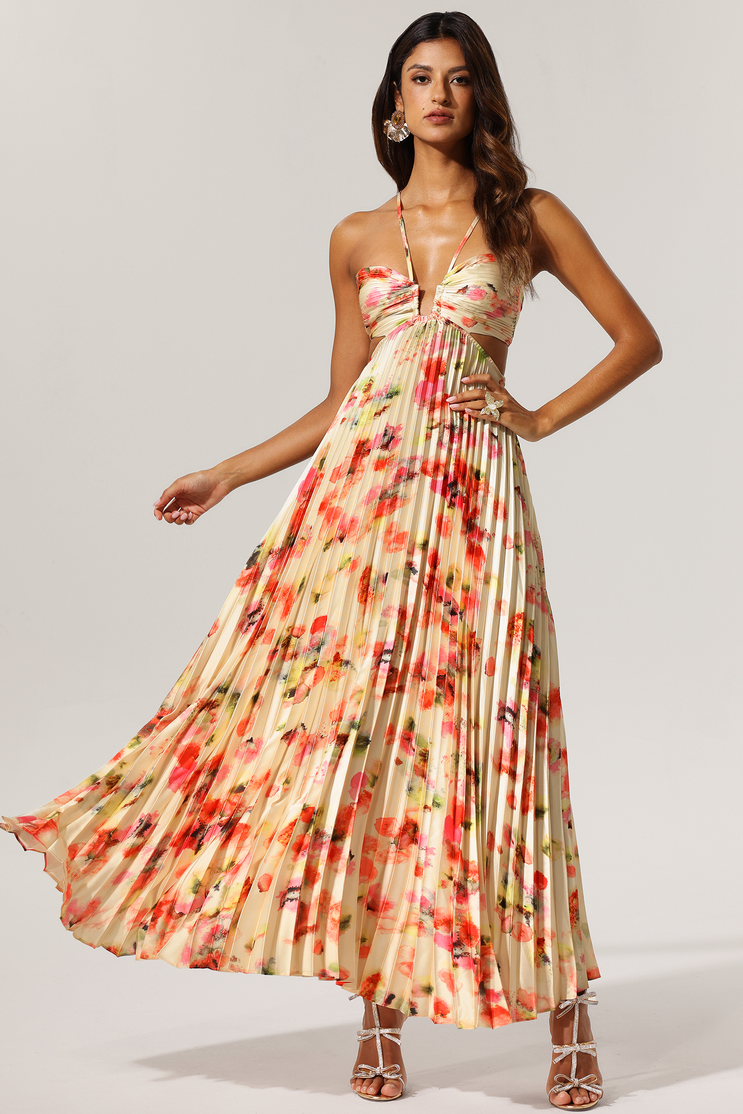 Huresa Halter Sleeveless V-Neck Hollow Out Maxi Dress - Image 2